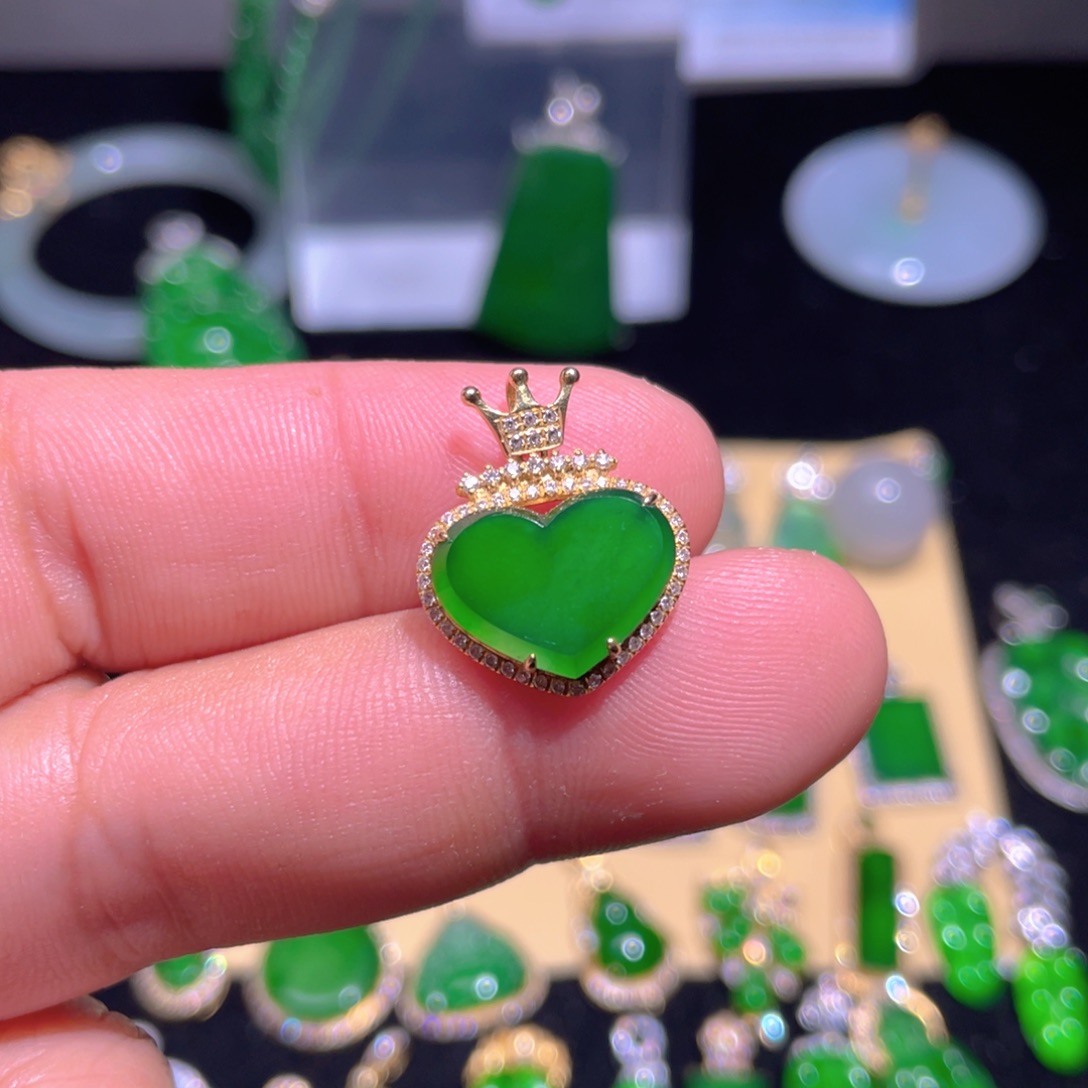 翡翠颈饰18K金镶嵌翡翠