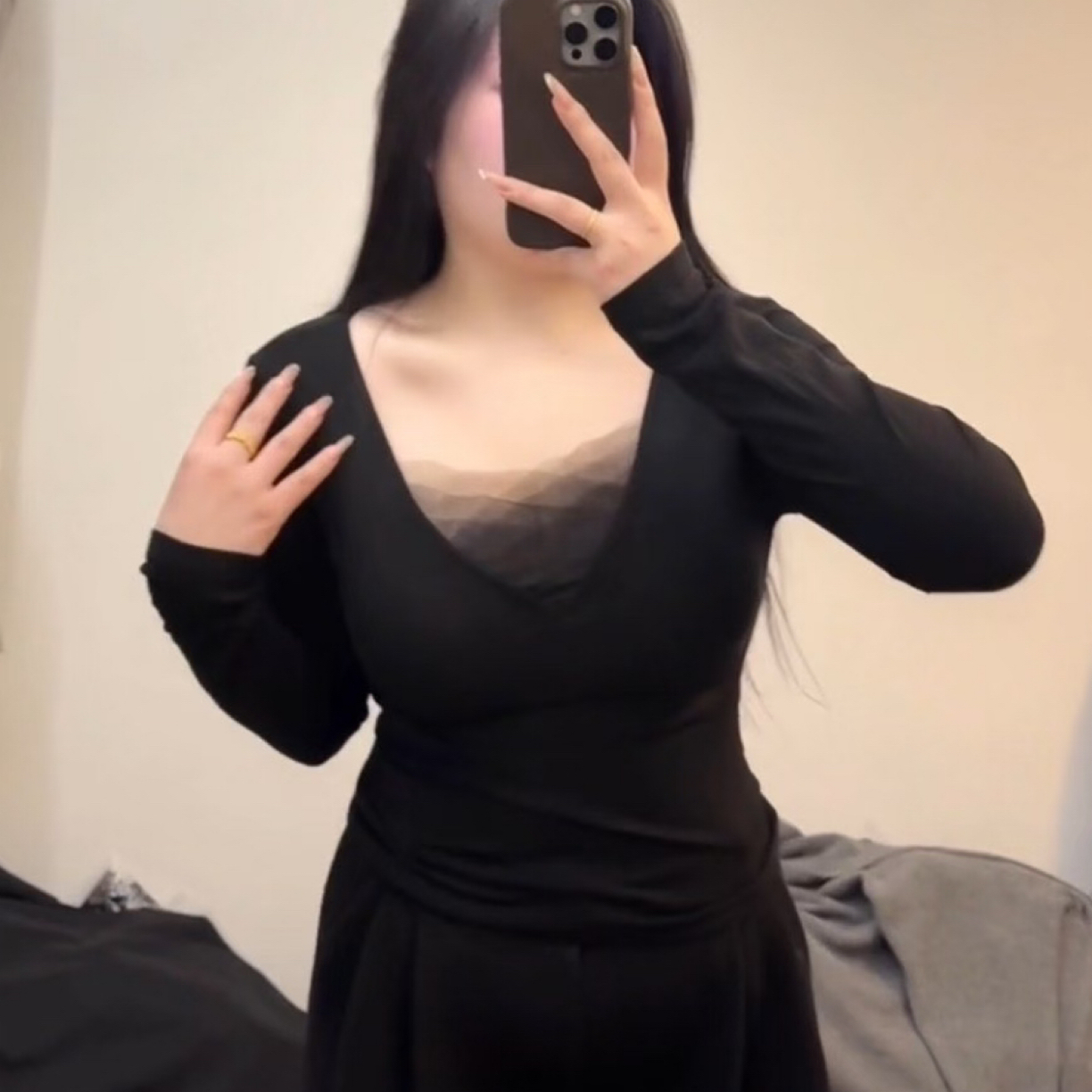 新款渐变V领网纱拼接镂空长袖修身显瘦气质百搭打底T恤内搭秋冬