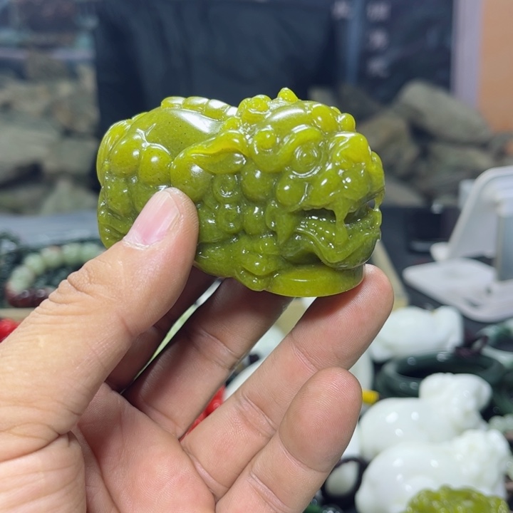 蛇纹石玉手把件未镶嵌