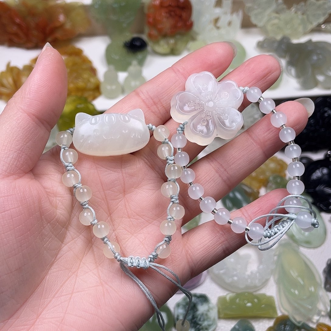 蛇纹石玉未镶嵌颈饰