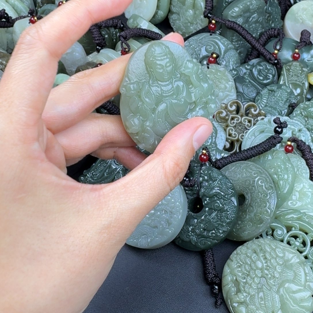 和田玉颈饰未镶嵌