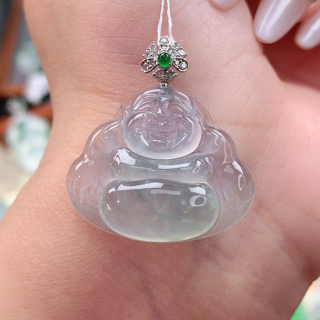 颈饰18K金镶嵌翡翠一****?佛公