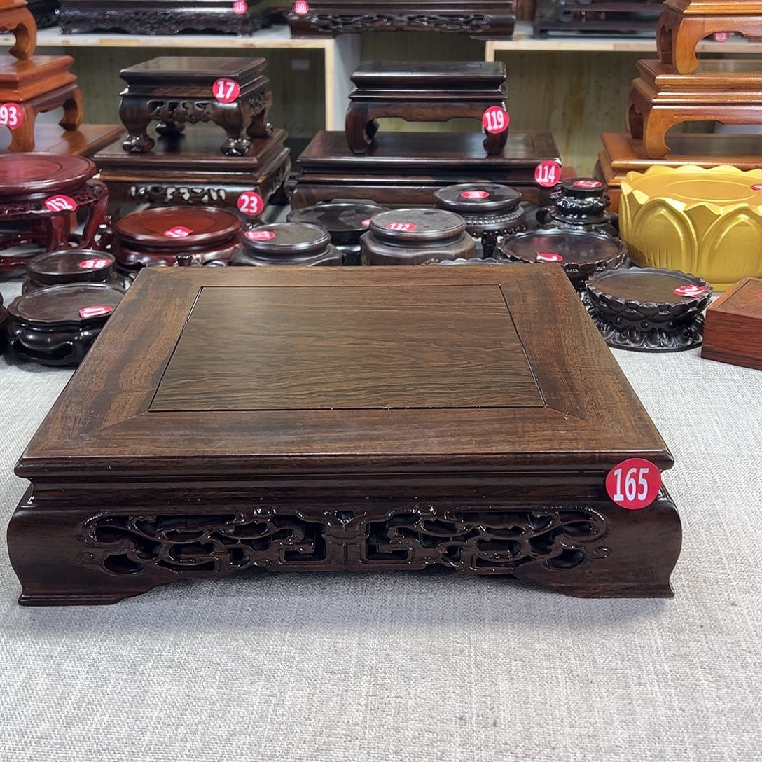 红木底座精雕工艺品