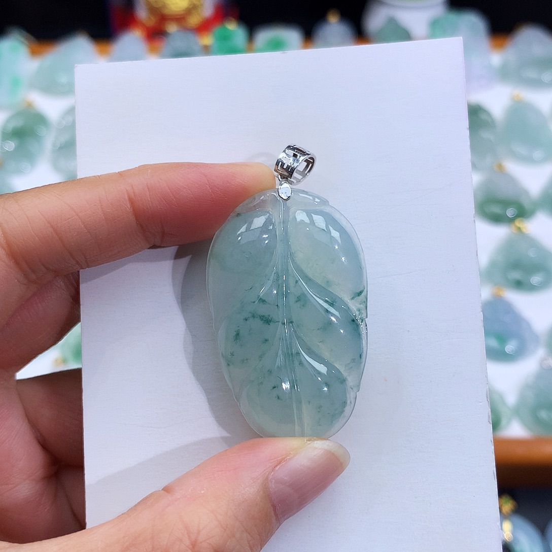 翡翠18K金镶嵌颈饰翡翠吊坠