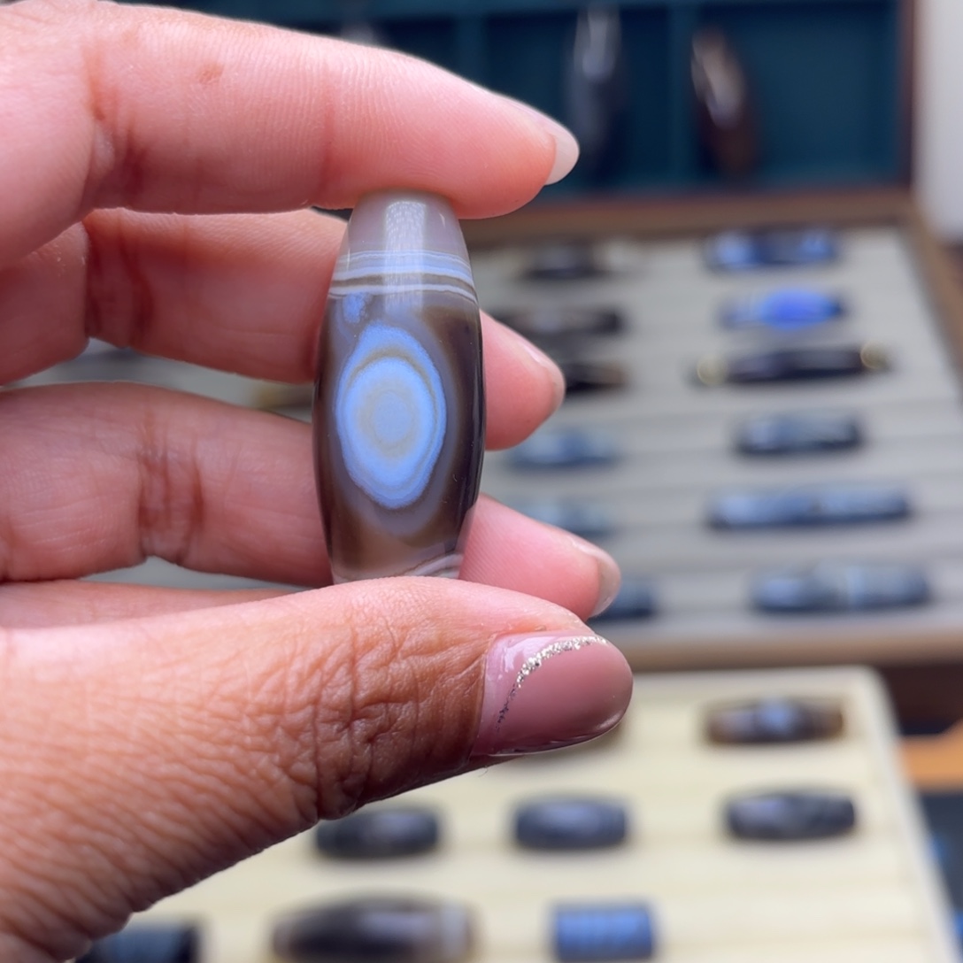 在***前玛瑙/玉髓未镶嵌颈饰