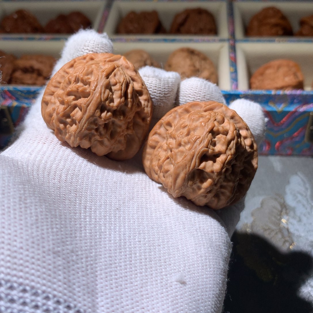 文玩核桃把件三角白