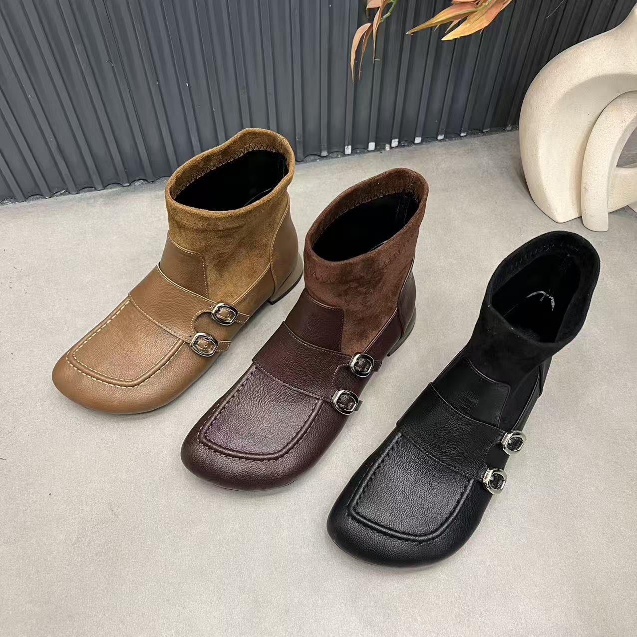 2025年秋冬季新款拼接纯色时尚百搭气质简约爆款休闲低跟女短靴