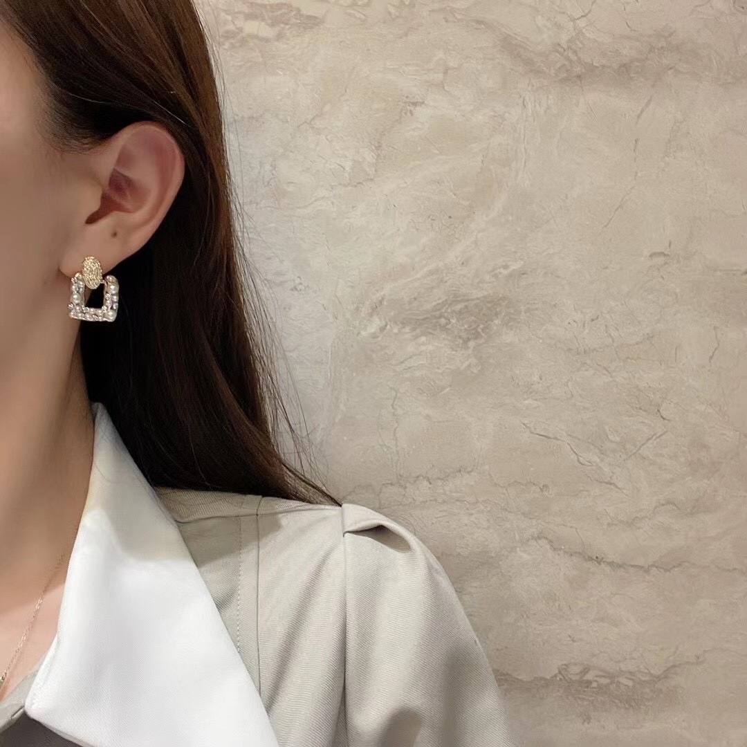 锌合金仿珍珠耳饰 轻奢珍珠耳环方块耳坠法式复古宫廷女耳钉气质
