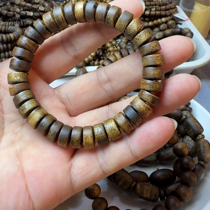 沉香手串乌身手串10克