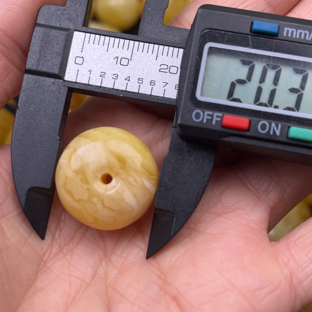 琥珀裸石未镶嵌奥*?