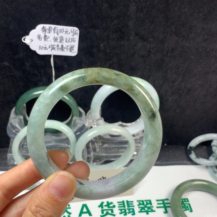 翡翠未镶嵌手镯17号。 58圈