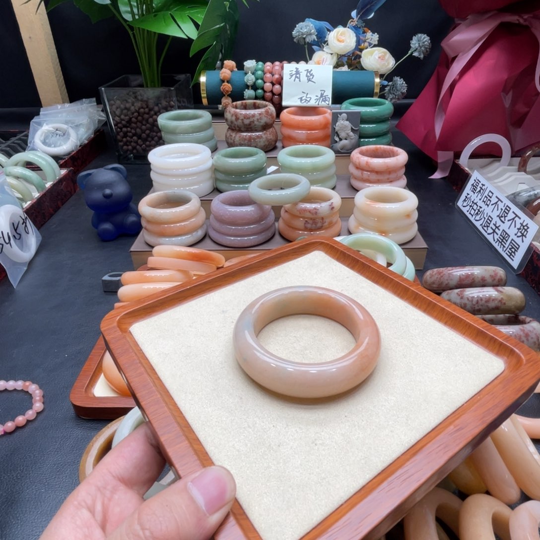 石英质玉未镶嵌手镯宝*