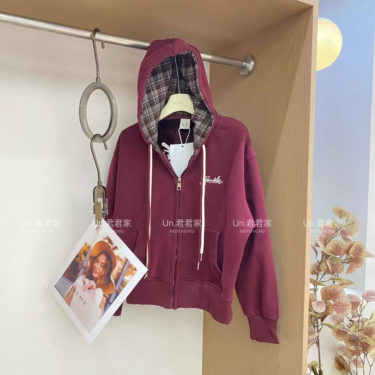 君君家【格子帽】韩系连帽拼接刺绣加绒开衫卫衣 2213