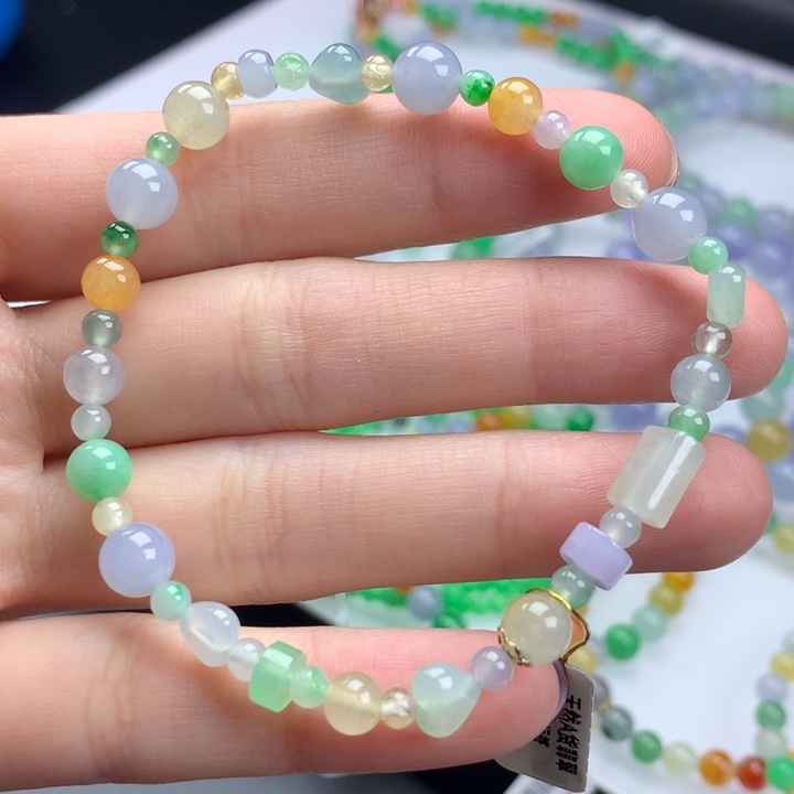 翡翠手镯未镶嵌卡