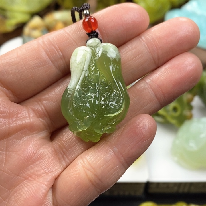 蛇纹石玉挂件未镶嵌