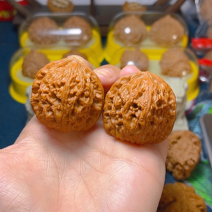 文玩核桃吊坠水龙纹