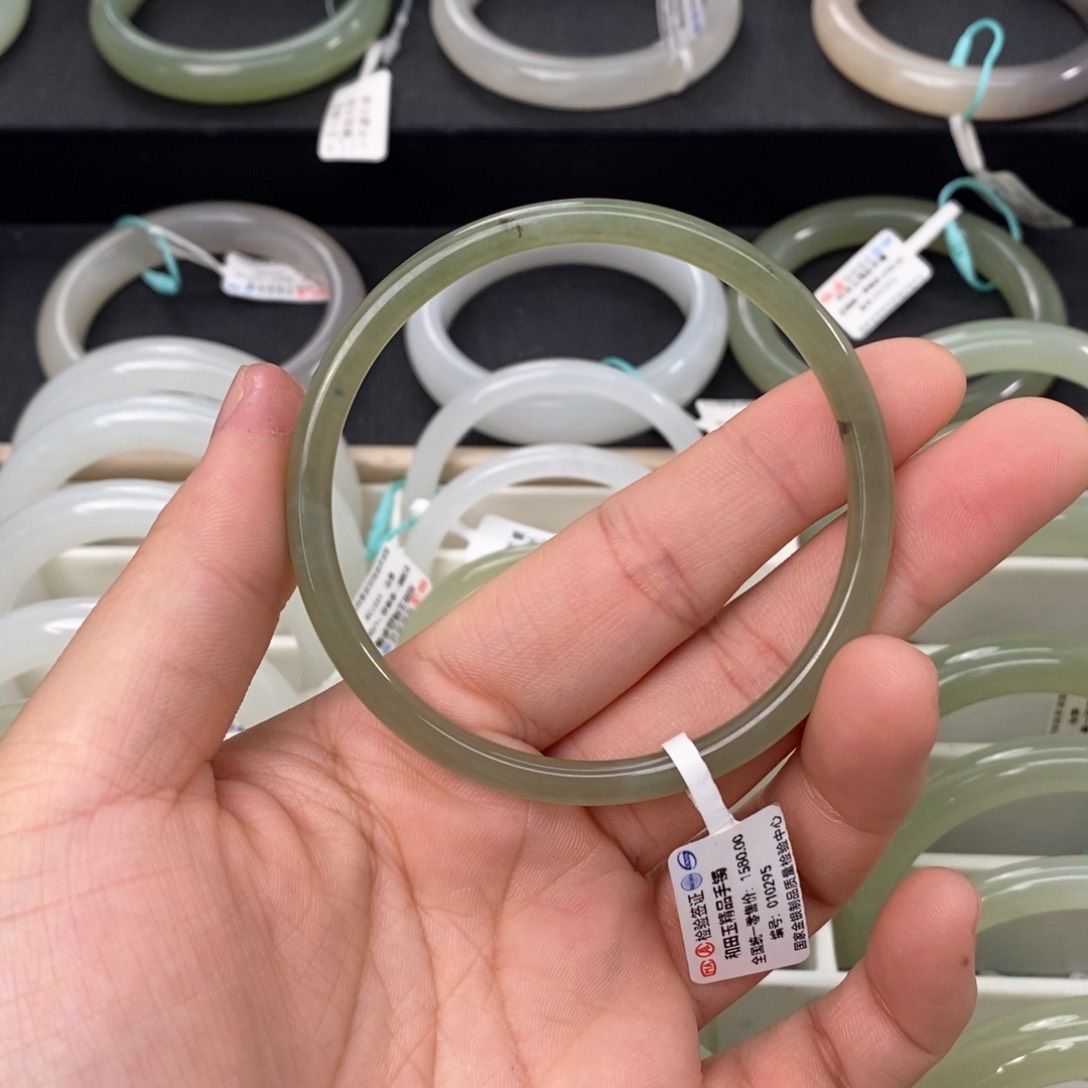 和田玉手镯未镶嵌59.60