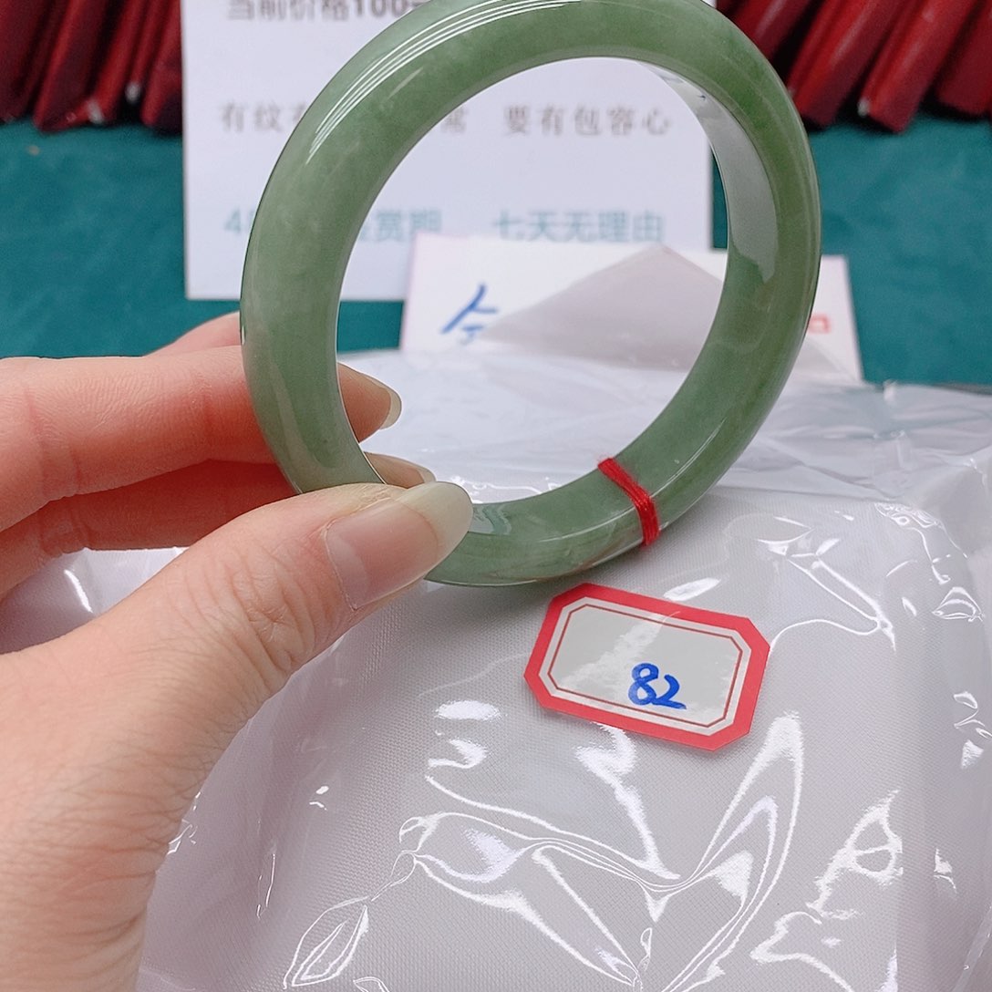 翡翠手镯未镶嵌小**学82222222222