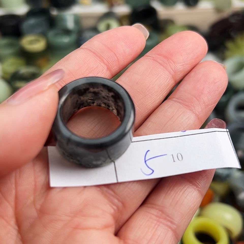 【闪购商品】未镶嵌蛇纹石玉戒指?*羽