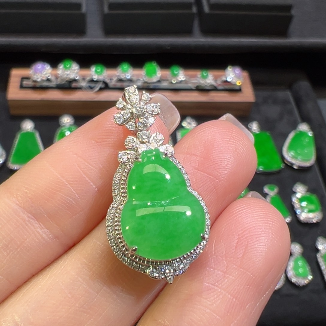 翡翠颈饰18K金镶嵌K****0收到货48小时鉴赏期