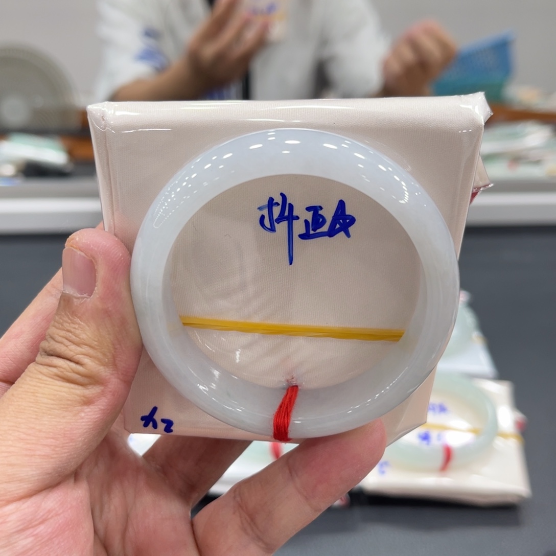 翡翠未镶嵌手镯缅甸翡翠