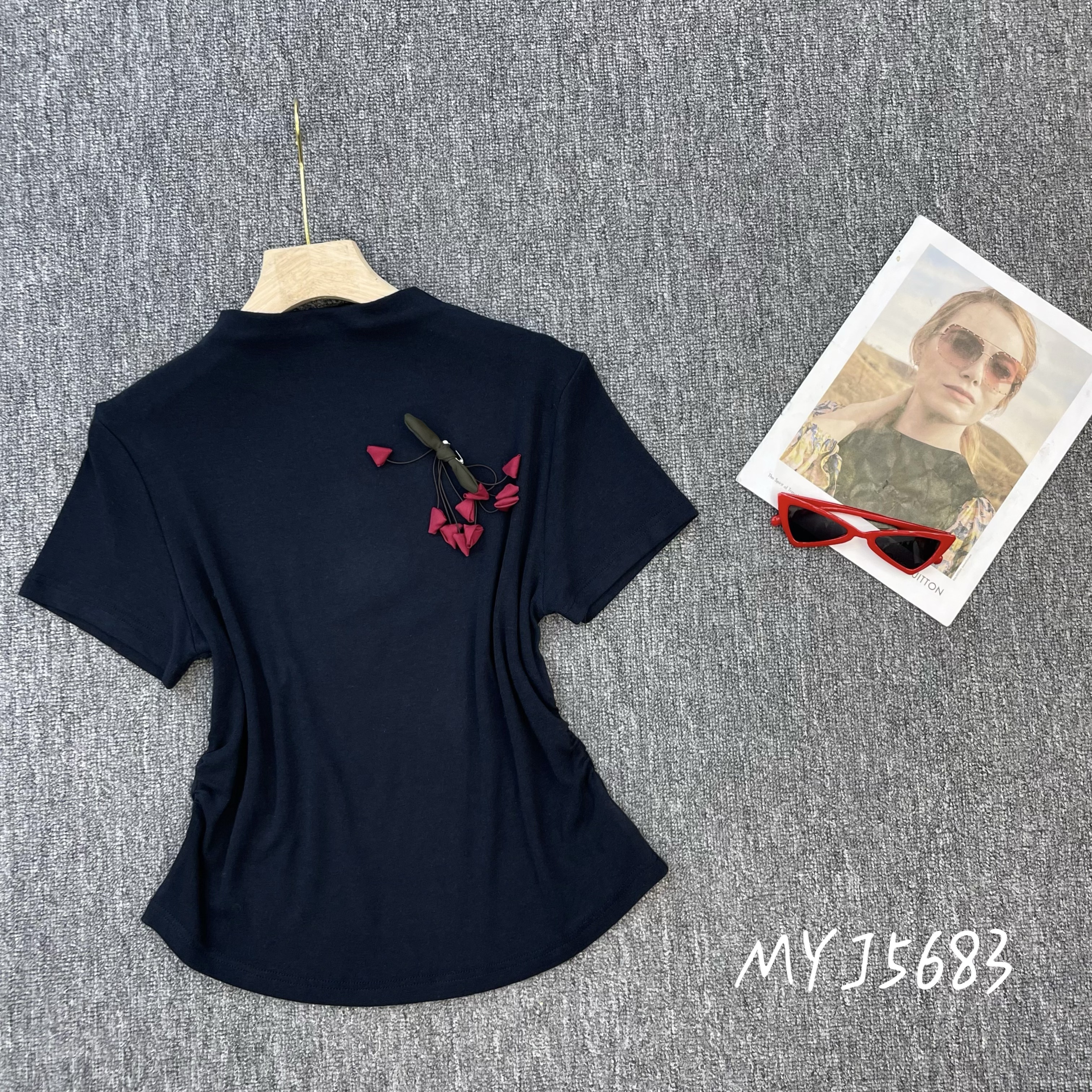 【苗姐优选】设计师款花瓣点缀针织T恤5683