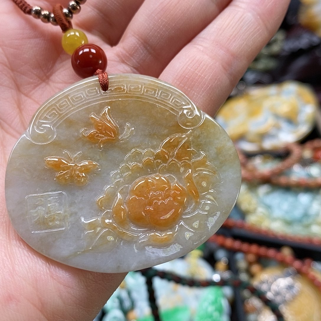 翡翠颈饰未镶嵌翡翠