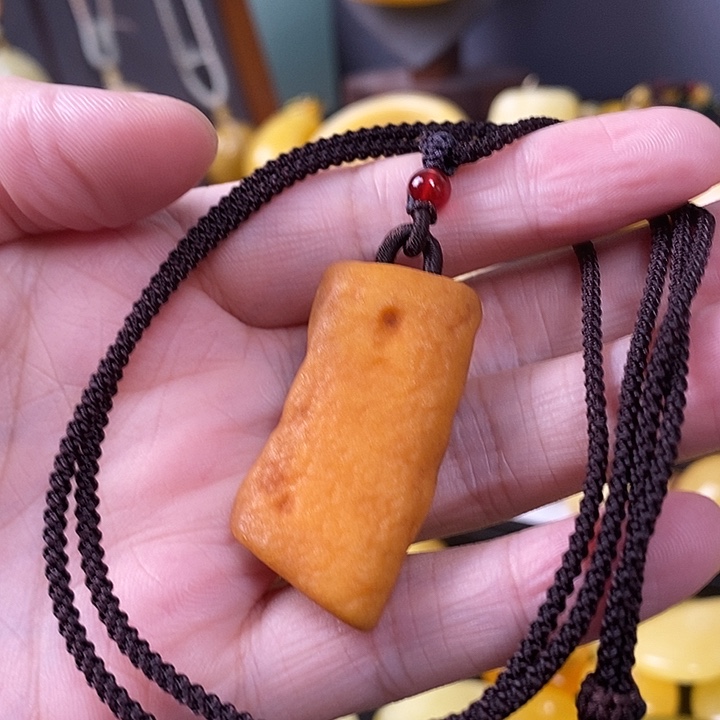 琥珀未镶嵌裸石原石吊坠