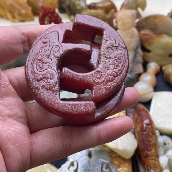 蛇纹石玉颈饰未镶嵌