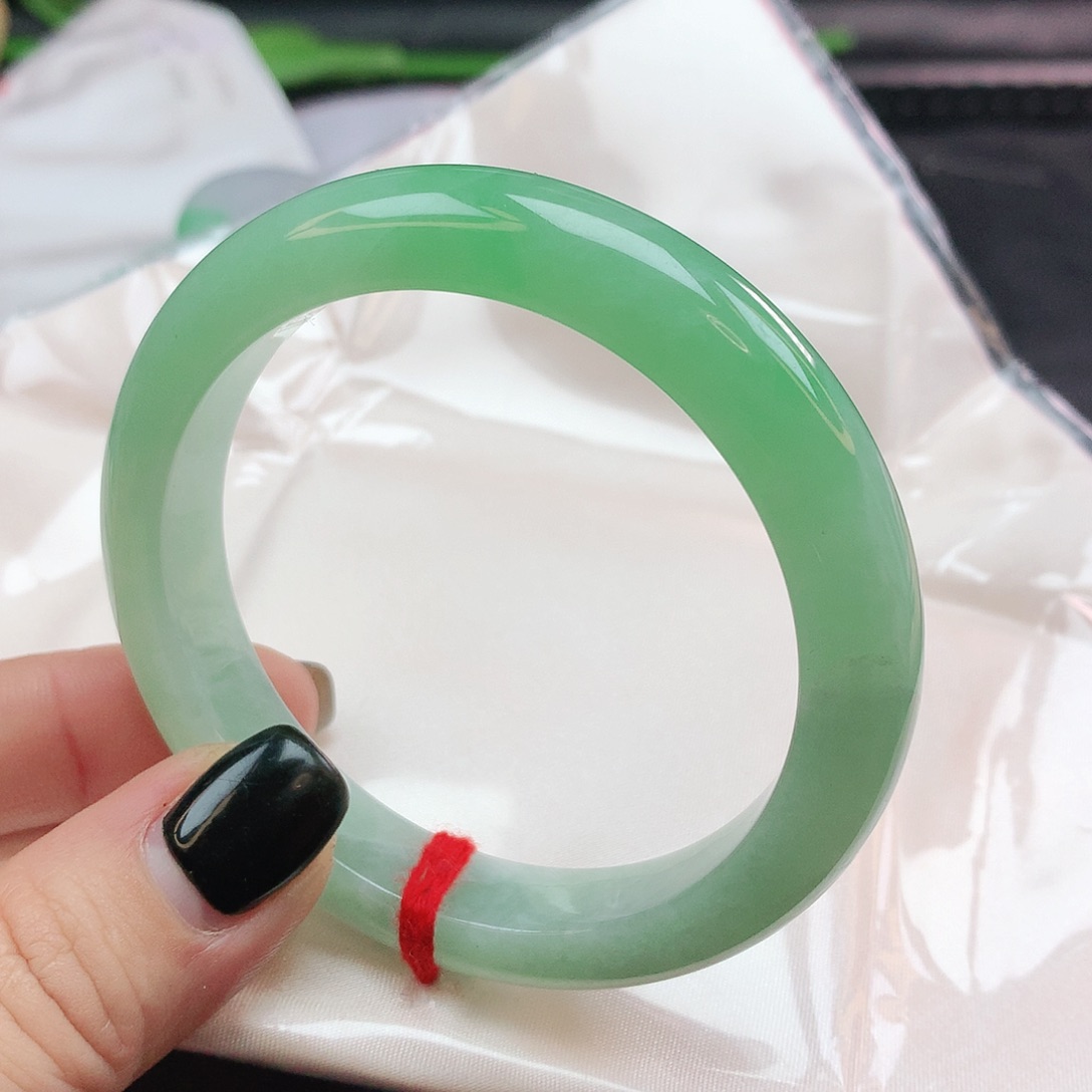 翡翠手镯未镶嵌正882414