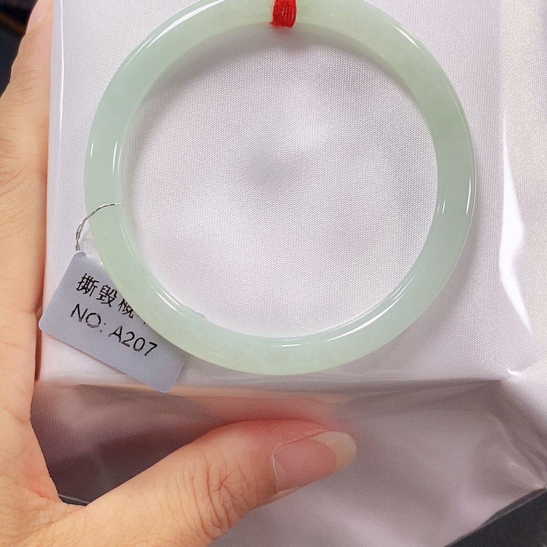翡翠未镶嵌手镯（圆镯）手镯