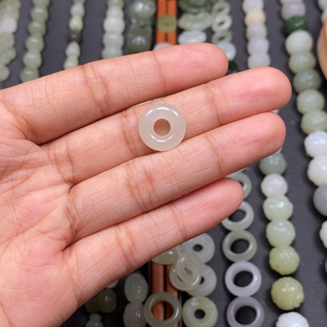 冬****和田玉未镶嵌颈饰