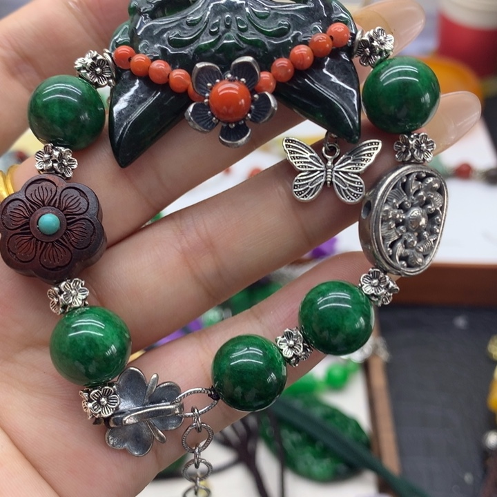 颈饰未镶嵌翡翠吊坠