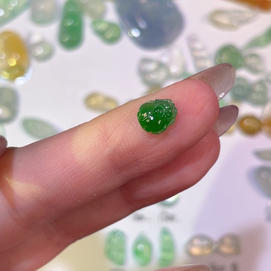 翡翠未镶嵌颈饰裸石