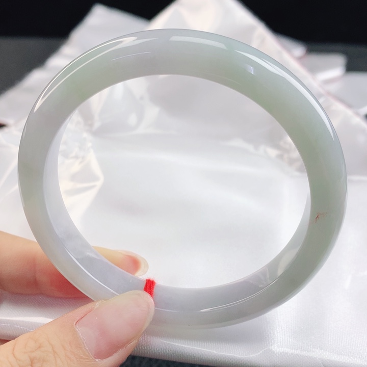 翡翠未镶嵌手镯缅甸60.7细腻浅春彩窄版正圈