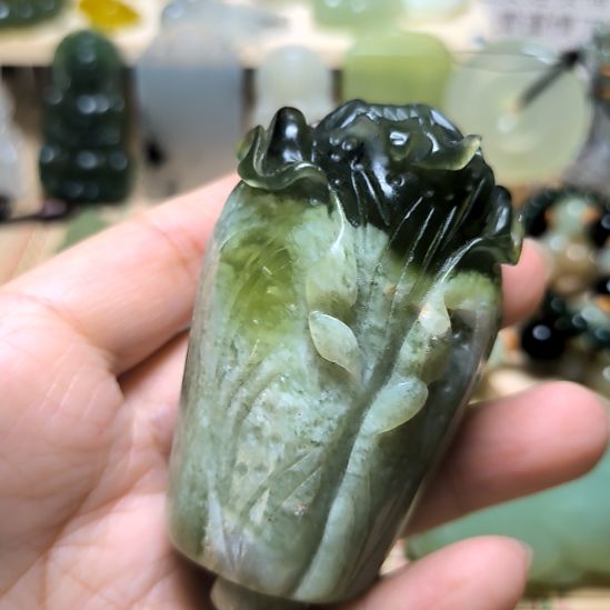 蛇纹石玉未镶嵌颈饰
