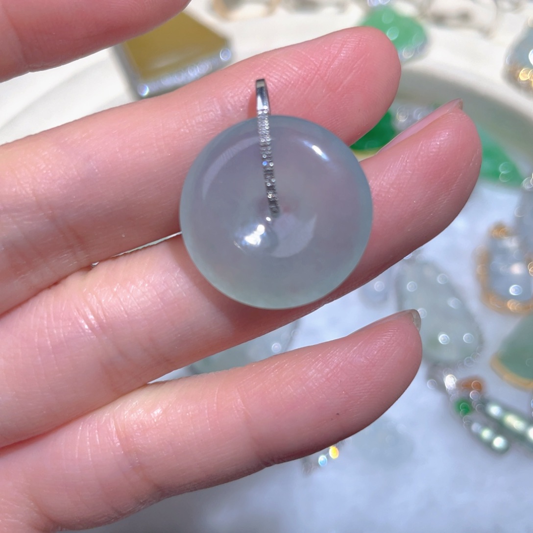 翡翠颈饰18K金镶嵌翡翠