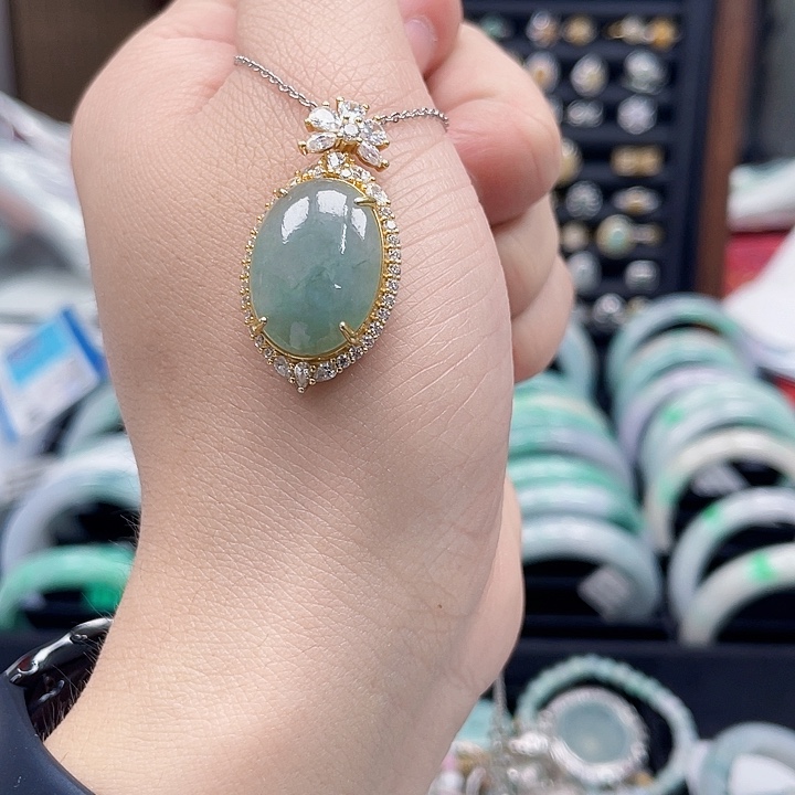 翡翠手镯未镶嵌翡翠