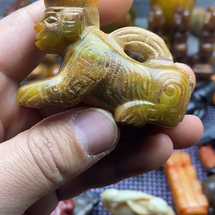 未镶嵌蛇纹石玉颈饰