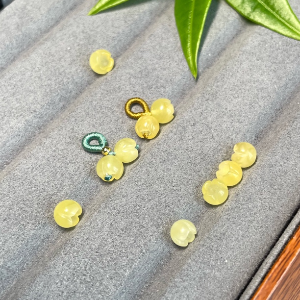 【粟缘珠宝】蜜蜡小桂花两个一对精工雕刻（多样性发货拍一发一）