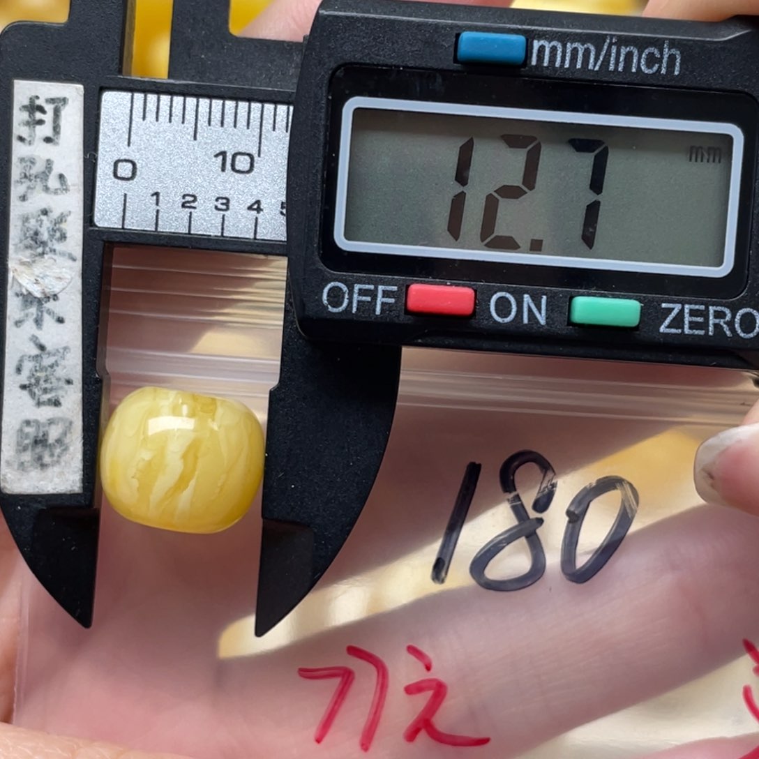 蜜蜡裸石未镶嵌倾****毛蜜蜡