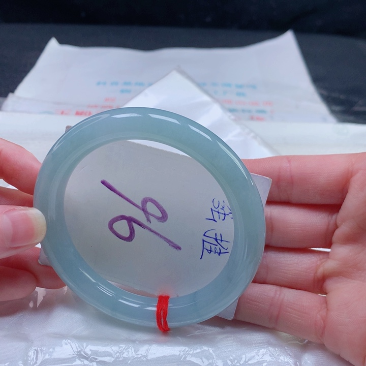 翡翠手镯未镶嵌5657565756575657