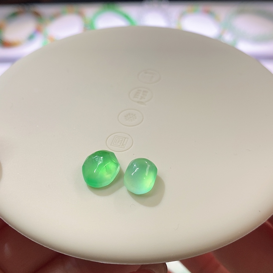 翡翠裸石一对随行