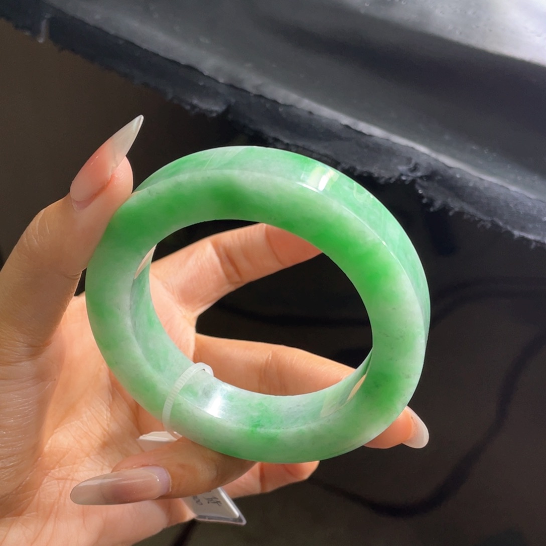 未镶嵌翡翠手镯定制翡翠