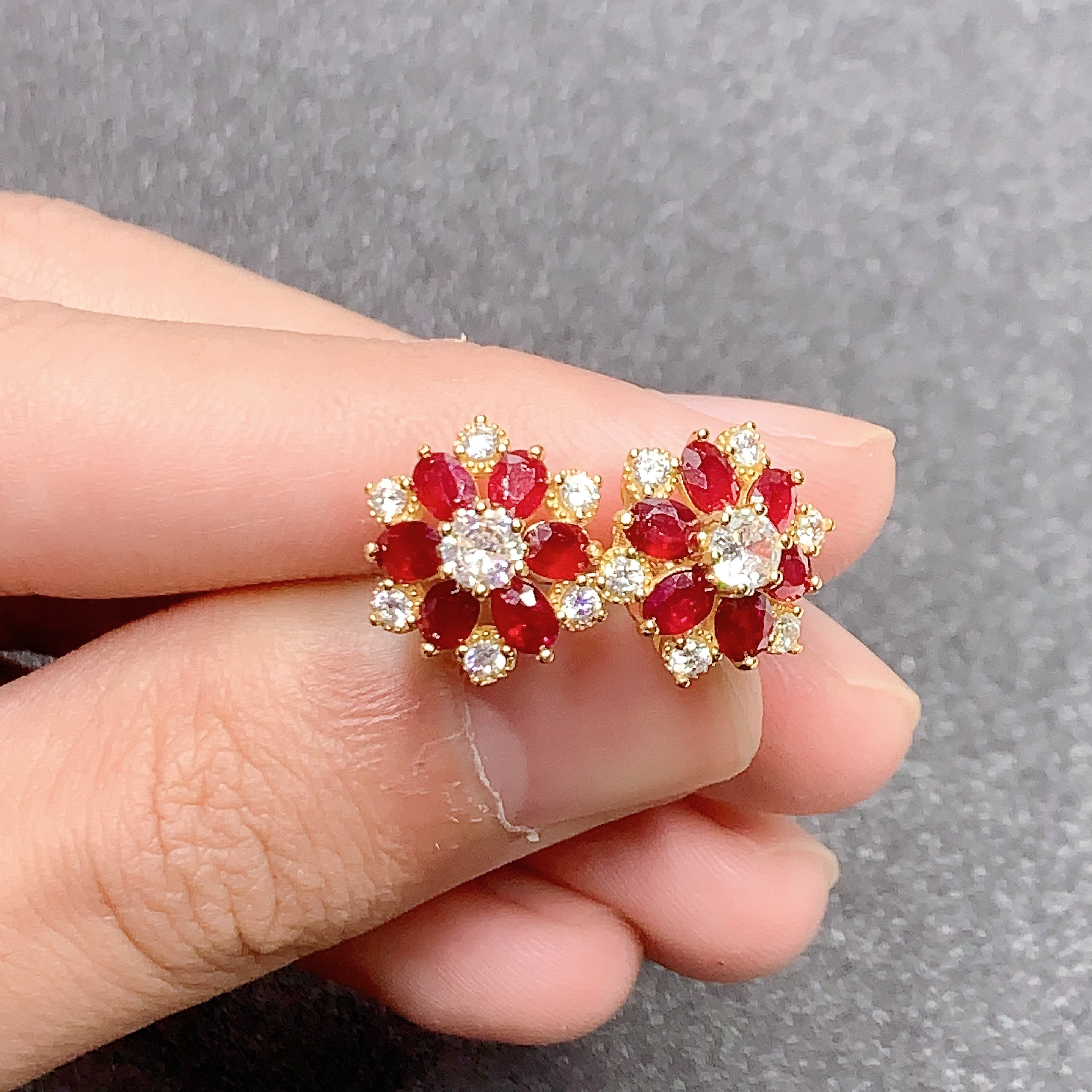 s925银天然红宝石耳钉3x3精致时尚