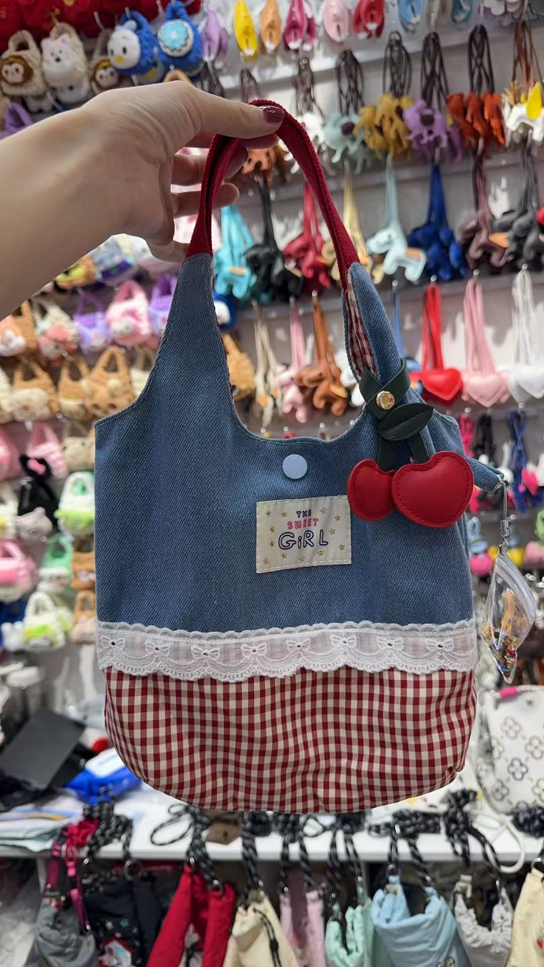 牛仔红色条纹手拿包（带挂件）