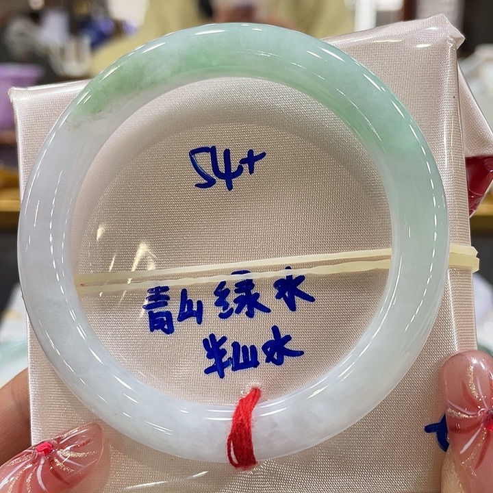 翡翠手镯未镶嵌翡翠手镯