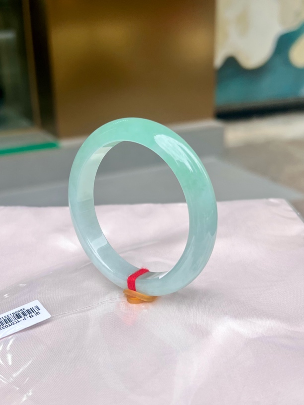 天然缅甸翡翠A货湖水翡翠镯子绿