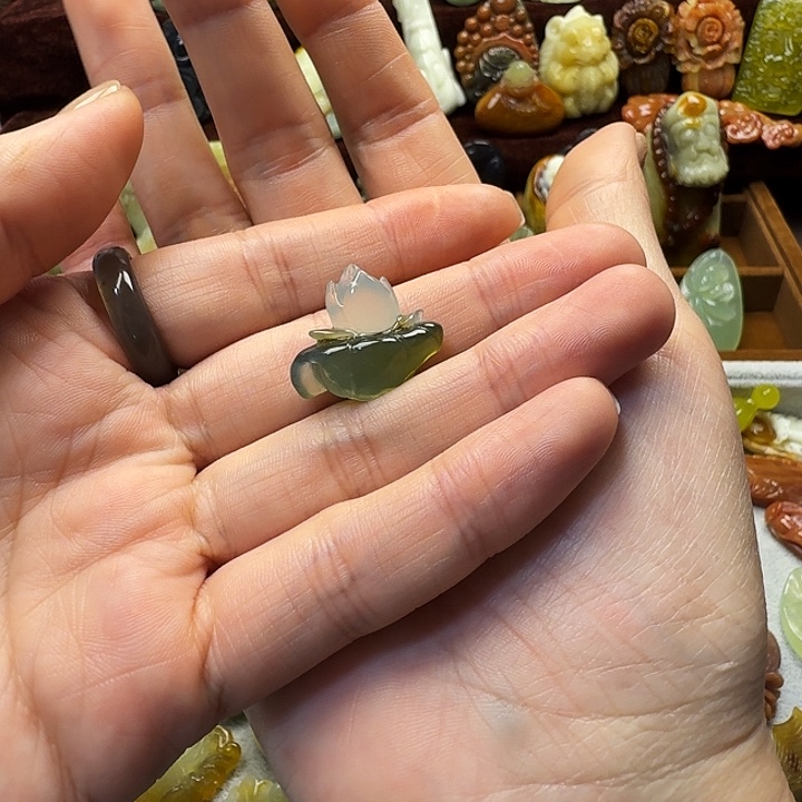 A***w蛇纹石玉未镶嵌颈饰