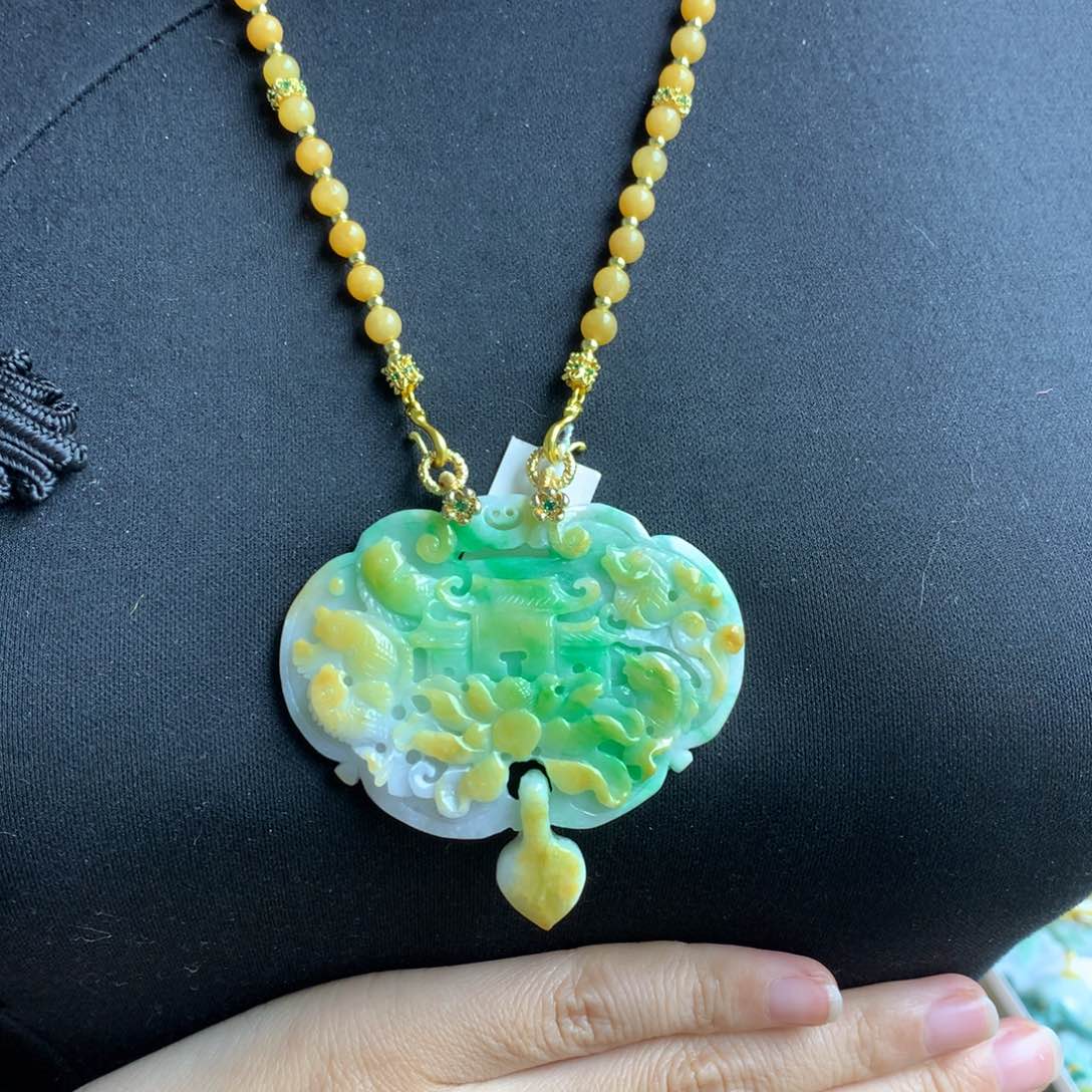 翡翠颈饰未镶嵌翡翠